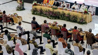 Menteri Sosial Tri Rismaharini Bersama Para Pemuka Agama Dan Pegawai Kemensos Menggelar Doa Bersama Di Jakarta, Selasa (14/12/2021). Foto : Kemensos