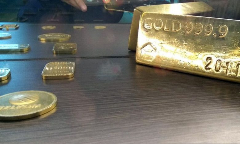 emas batangan dan koin emas