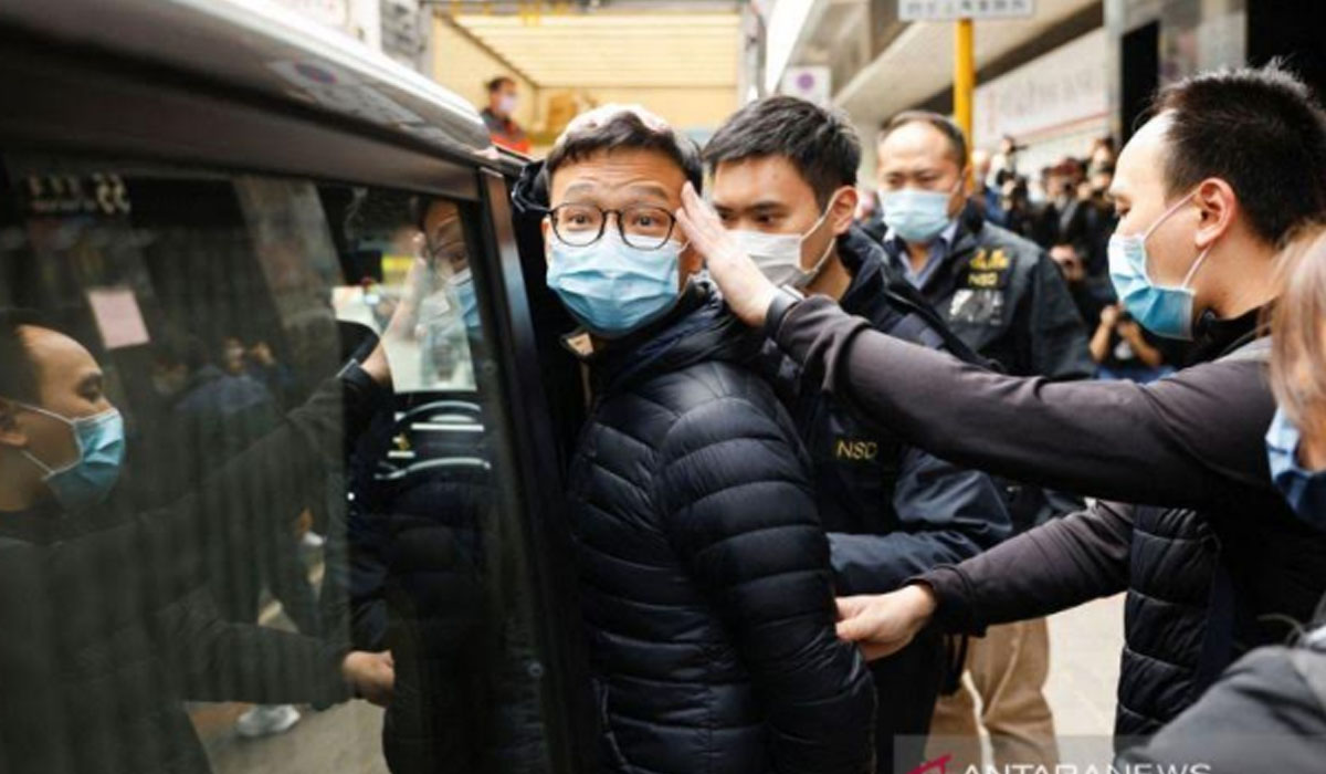 Pemimpin redaksi Stand News Patrick Lam, salah satu dari enam orang yang ditangkap atas dugaan "konspirasi menerbitkan publikasi yang menghasut" menurut Kepolisian Hong Kong