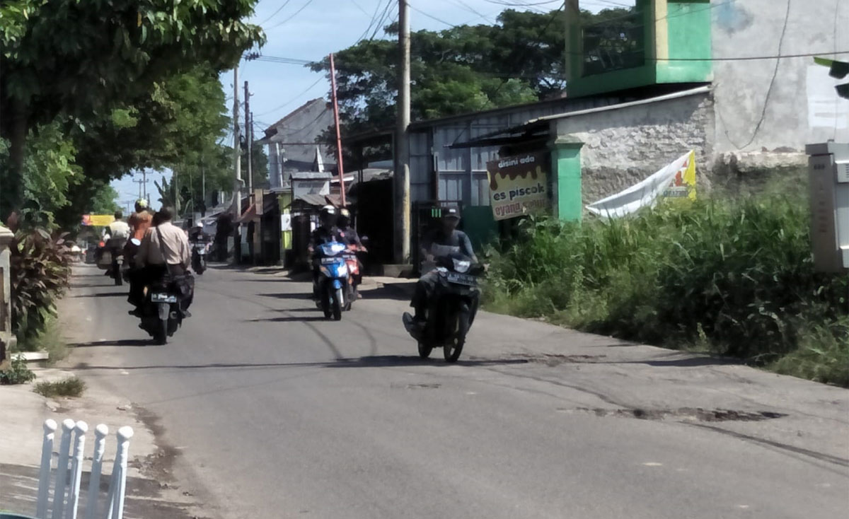 jalan berlubang