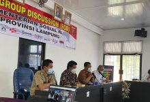 Irjen Kemensos Dadang Iskandar memimpin kegiatan monev penyaluran bansos di Bandar Lampung, Rabu (29/12/2021). Foto : Kemensos