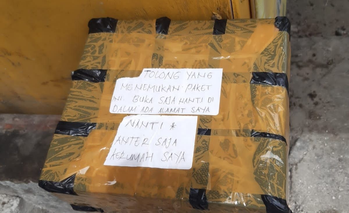 paket misterius