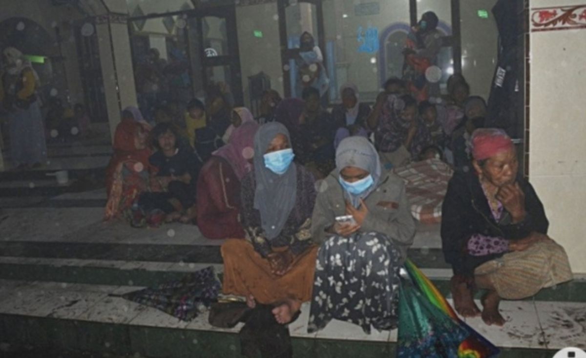 pengungsi digunung semeru