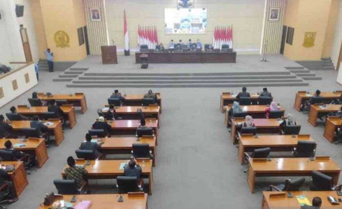 rapat paripurna APDB