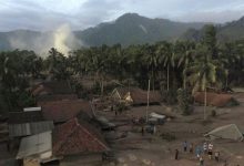 Foto udara kondisi permukiman warga yang tertimbun material guguran awan panas Gunung Semeru di Desa Sumber Wuluh, Lumajang, Jawa Timur, Minggu (5/12/2021). Foto : Antara/Zabur Karuru/pras.