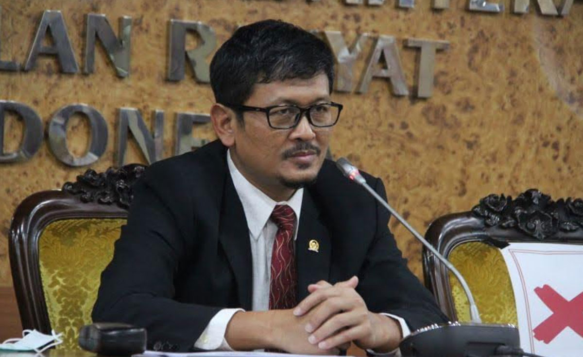 Direktur PT PLN