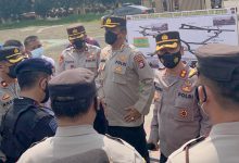 Kepala Biro Operasional (Karooops) Polda Banten Komisaris Besar (Kombes) Polisi Amiludin Roemtaat memberikan arahan kepada perwira pengendali pengamanan