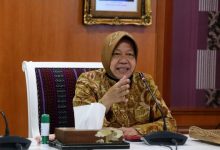 Menteri Sosial Tri Rismaharini saat konferensi pers soal tenaga kesejahteraan sosial kecamtan (TKSK) di Kantor Kementerian Sosial Jakarta
