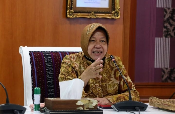 Menteri Sosial Tri Rismaharini saat konferensi pers soal tenaga kesejahteraan sosial kecamtan (TKSK) di Kantor Kementerian Sosial Jakarta