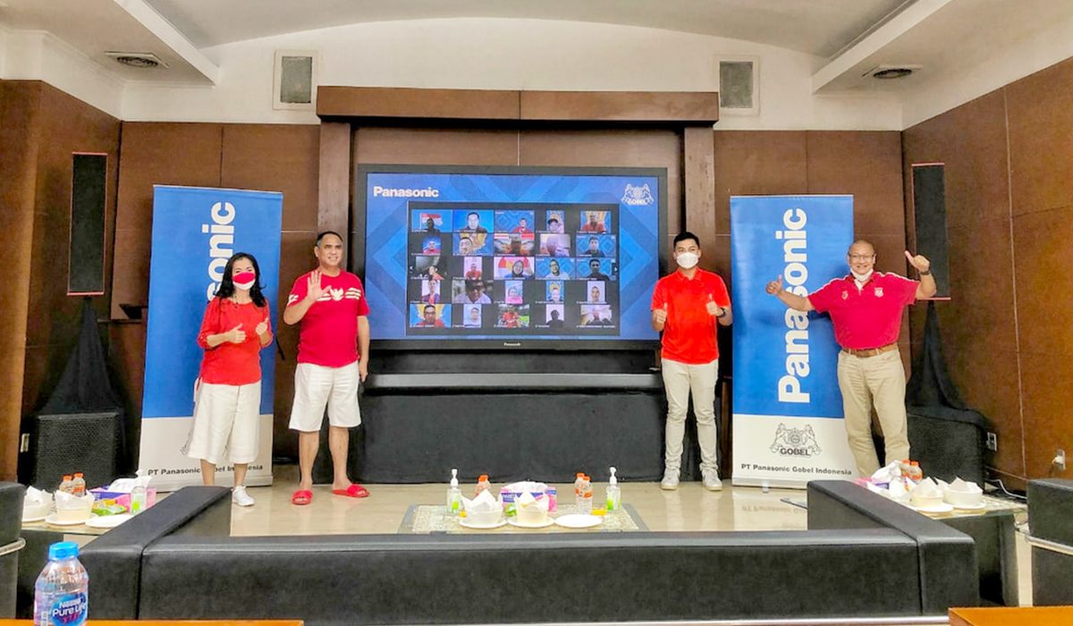 Acara nonton bareng (nobar) karyawan Panasonic Gobel Indonesia (PGI) menyaksikan final Piala AFF 2020