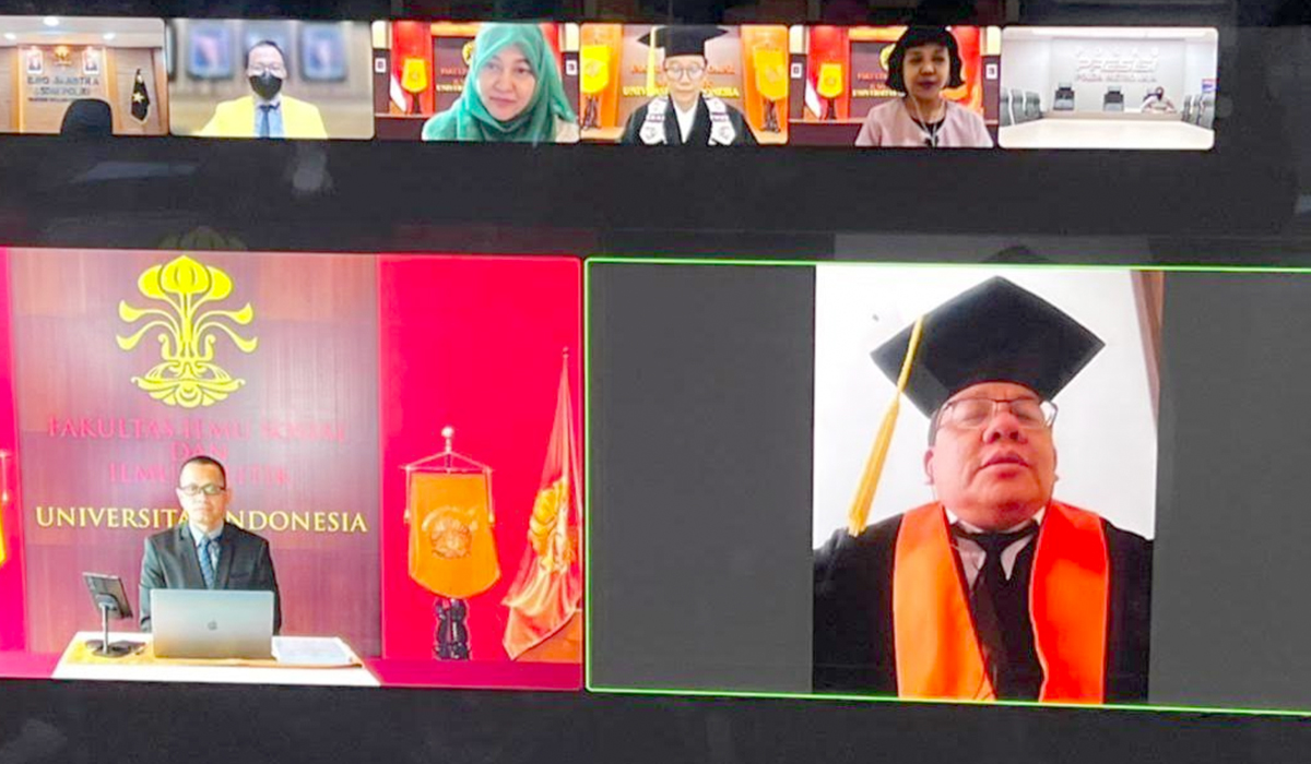 Kompol Supriyanto (kiri bawah) dalam Sidang Terbuka Promosi Doktor Departemen Kriminologi, Program Pascasarjana, FISIP UI di kampus UI