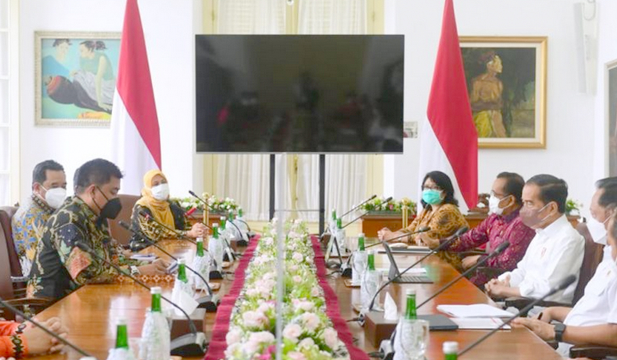 Presiden RI Joko Widodo saat menerima Tim Seleksi Calon Anggota KPU dan Calon Anggota Bawaslu masa jabatan 2022-2027, di Istana Kepresidenan