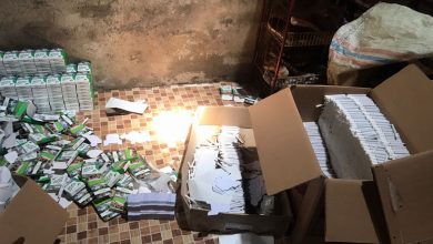 Bea Cukai Kudus menindak sebuah bangunan yang digunakan untuk mengemas dan menimbun rokok ilegal yang terletak di Desa Kalipucang Wetan, Kecamatan Welahan, Kabupaten Jepara, Kamis (30/12)