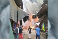 Tangkapan layar video suasana kebakaran pasar Desa Pundu Kecamatan Cempaga Hulu, Senin (3/1/2022). Sekitar 50 bangunan ludes terbakar dan satu orang meninggal akibat terkejut akibat kejadian itu
