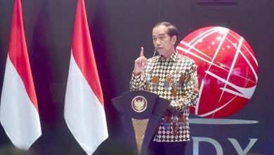 Presiden Joko Widodo meresmikan pembukaan perdagangan Bursa Efek Indonesia (BEI)