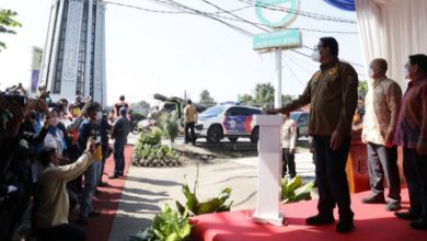 Gubernur Banten Wahidin Halim, saat meresmikan Tugu Pamulang di Kelurahan Pamulang Barat, Kecamatan Pamulang, Kota Tangerang Selatan