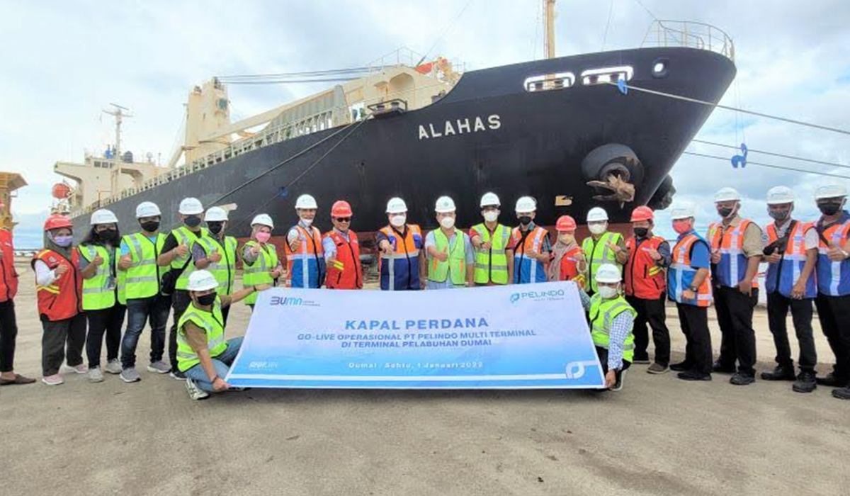 PT Pelindo Multi Terminal (SPMT), salah satu subholding Pelindo, mulai tanggal 1 Januari 2022 resmi beroperasi di Terminal Pelabuhan Dumai, Riau