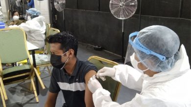 Dokumentasi - Warga Menerima Vaksinasi Di Salah Satu Sentra Vaksinasi Di Jakarta Selatan