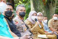 Kepala Dinas Kesehatan Kota Bogor Sri Nowo Retno (keempat dari kiri) dan Kepala KCD Pendidikan Wilayah II Jawa Barat I made Supriatna (kesatu dari kanan) saat rapat koordinasi di Taman Ekspresi