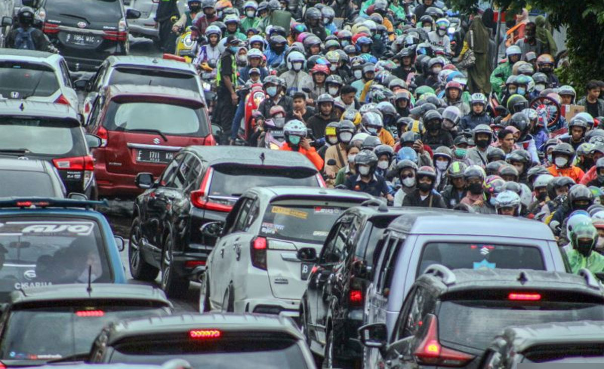 Jalan raya Puncak