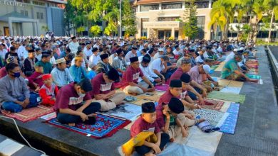 Ribuan Umat Islam Sorong Shalat Id Di Halaman Kantor Wali Kota
