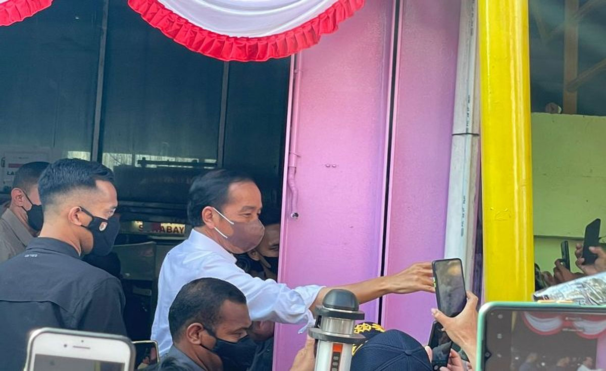Presiden-Jokowi-di-Pasar-Pucang-Anom