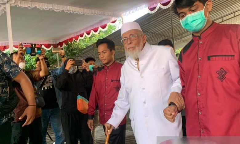 Abu Bakar Ba'asyir Hadiri Upacara HUT RI Di Ponpes Ngruki - Indoposco