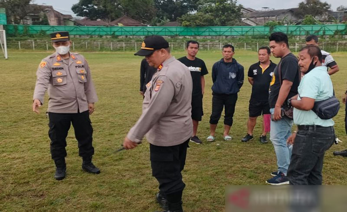 olah-TKP-Lapangan-sepakbola