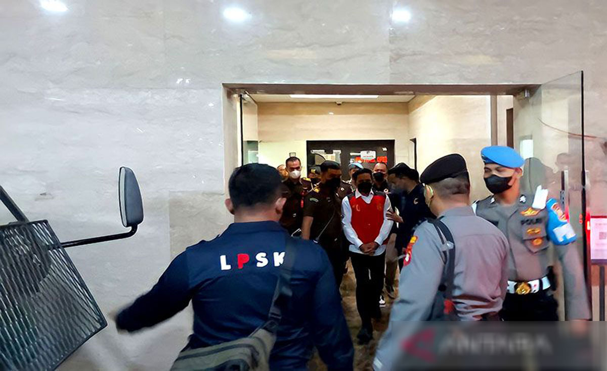 Sidang-Perdana-Bharada-E
