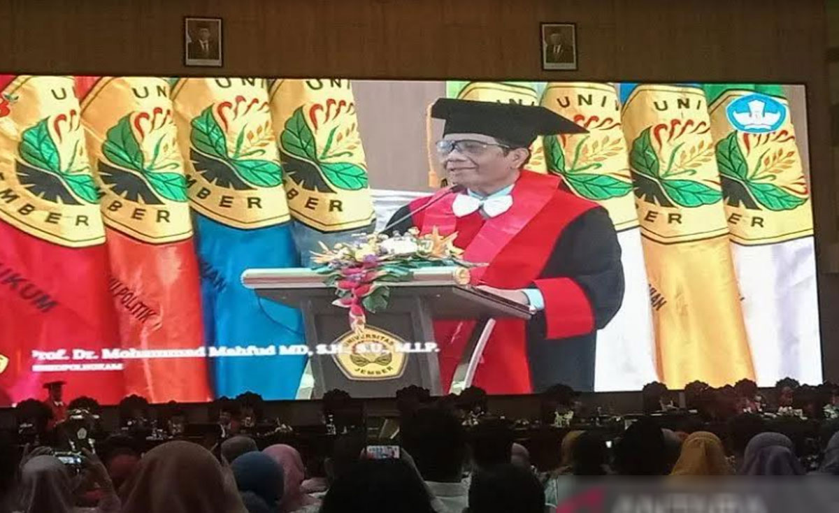 pengukuhan-dua-guru-besar-Universitas-Jember