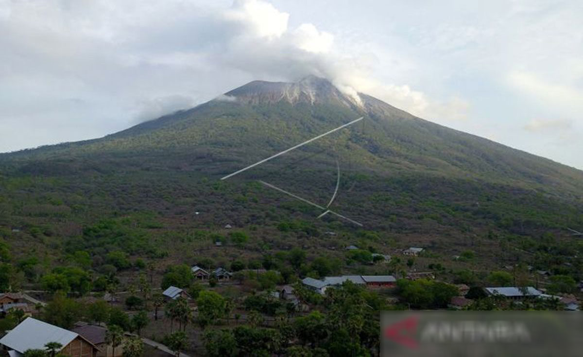 Gunung-api-Ile-Lewotolok