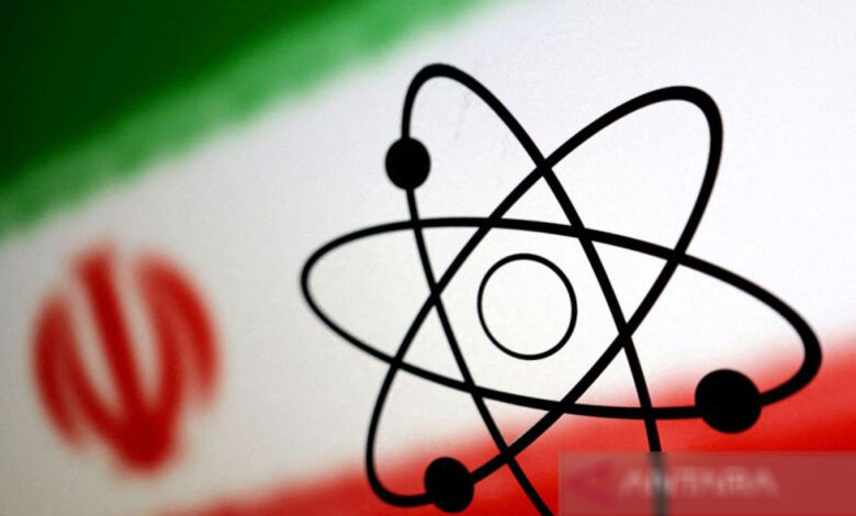 Simbol-Atom-dan-Bendera-Iran