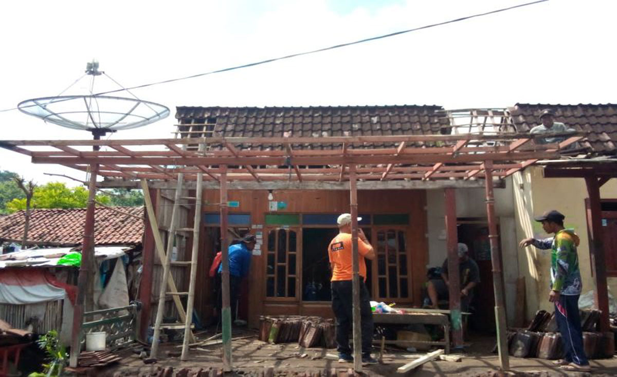 Puluhan Rumah Di Situbondo Rusak Berat Diterjang Puting Beliung - Indoposco