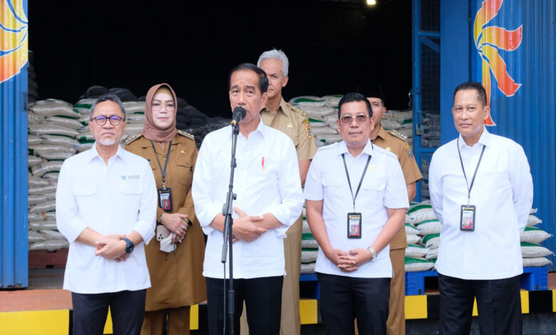 Presiden Tugaskan Bulog Salurkan Bantuan Pangan 2023 - Indoposco