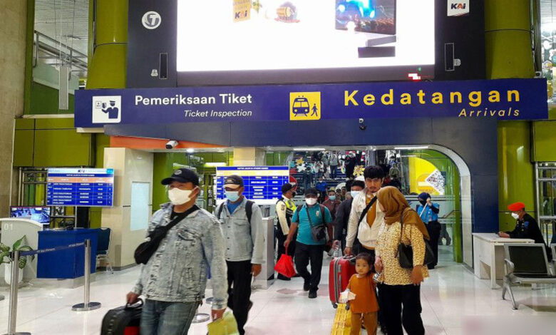 Pemudik-Stasiun-Gambir