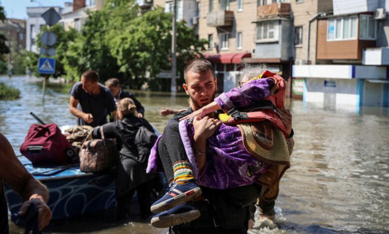 Evakuasi-Banjir-Ukraina