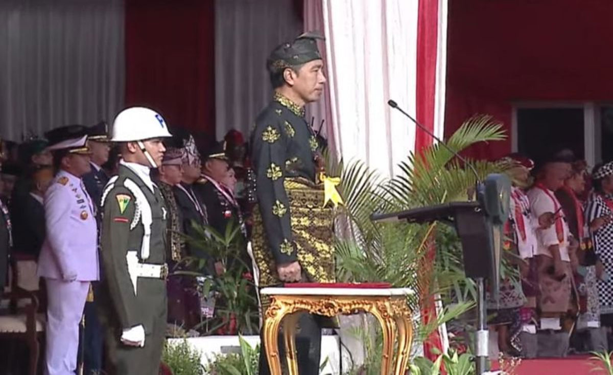 Jokowi-Memimpin-Upacara