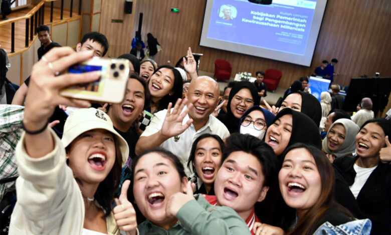 Di Kuliah Umum ITB, Menteri Teten Dorong Mahasiswa Berani Jadi ...