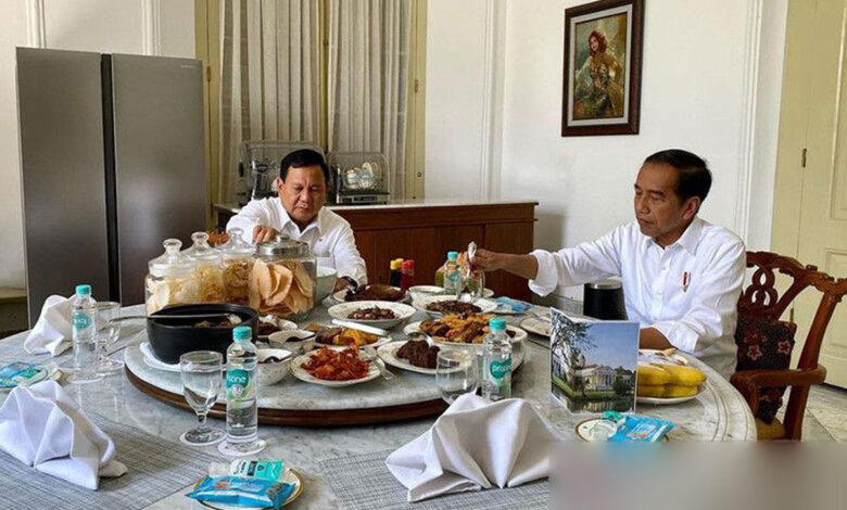 Momen-santap-siang