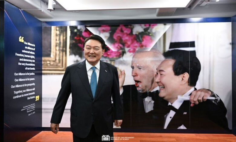 Yoon-Suk-Yeol
