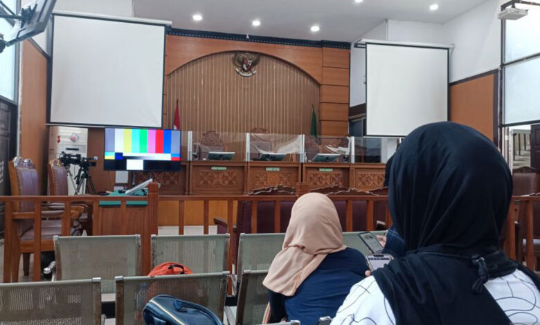 Suasana-Ruang-Sidang