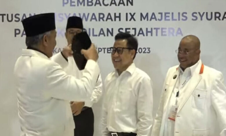 Penyematan-peci-co