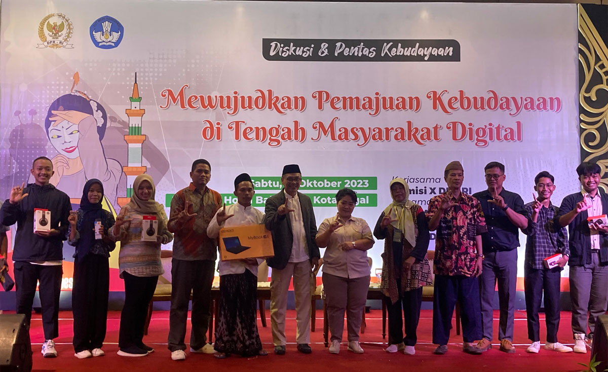 Diskusi-dan-Pentas-Kebudayaan-co