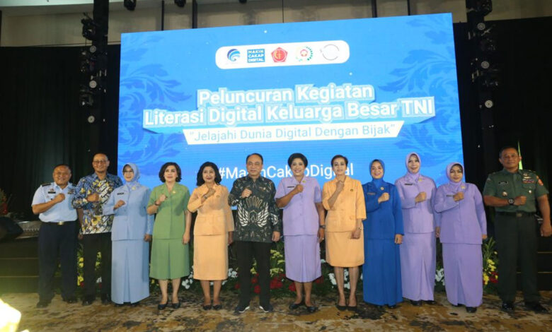 Menkominfo-dan-Dharma-Pertiwi-co