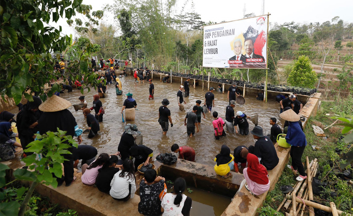 Ganjar Mahfud Dapat Dukungan Warga Kabupaten Garut Saat Kegiatan Ganjar