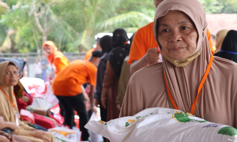 Bantuan-Beras-BULOG-co
