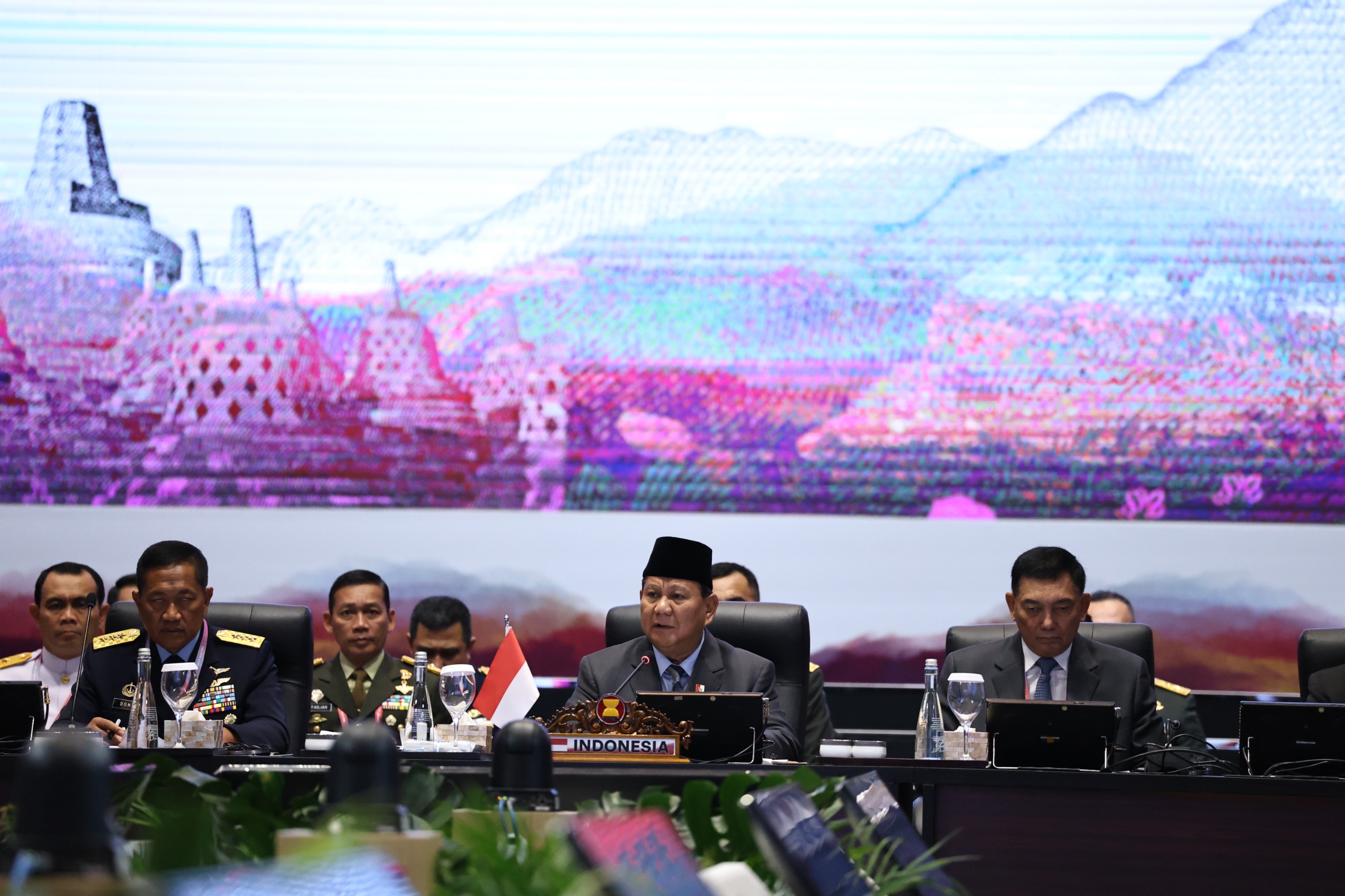 Menteri Pertahanan RI Prabowo Subianto saat membuka forum pertemuan menteri pertahanan se-ASEAN, the 17th ASEAN Defence Ministers’ Meeting (ADMM) di Jakarta Convention Center (JCC), Rabu (15/11/2023). (foto. dok.Kemhan RI)
