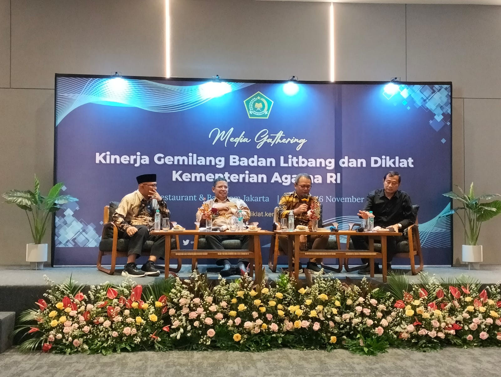 Staf Khusus Menteri Agama Bidang Media dan Komunikasi Publik Wibowo Prasetyo (2 dari kanan). Foto: Nasuha/ INDOPOS.CO.ID