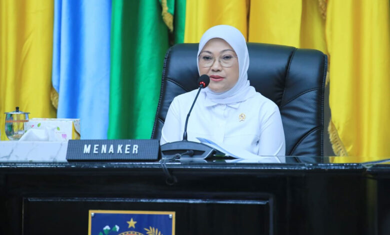 Menaker-RI-Ida-Fauziah-co