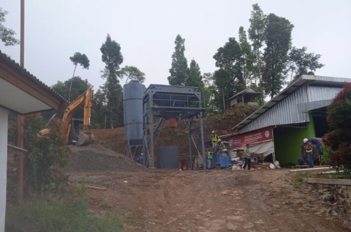 Batching plong yang dipersiapkan untuk memproduksi rigid beton fs 45 di lokasi jalan permukiman Cisitu - Pasir Kuray Kecamatan Cibeber Kabupaten Lebak Banten an